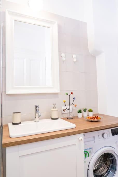 Central And Comfy 2Bdr Apartment Near Parliament Belgrade Extérieur photo